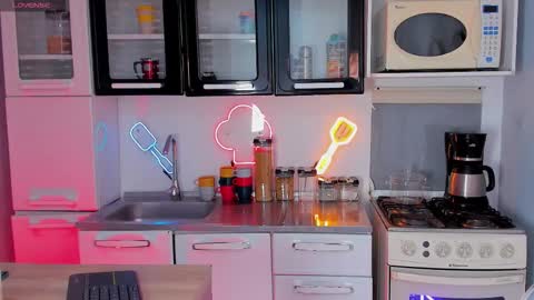 Kat online show from March 18, 2026, 3:31 am