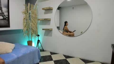 Antonella online show from October 20, 2025, 9:32 am