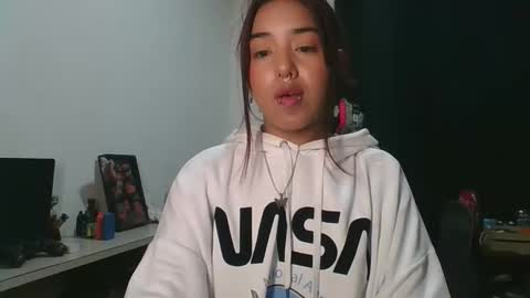 KAHELIINDEPENDENT MODEL online show from October 24, 2025, 11:23 pm