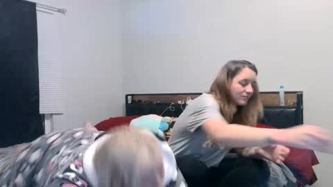 Snapshot of kai_and_eve chatting on February 3, 2025, 4:25 am Kai Em and Abs online show from February 3, 2025, 4:25 am