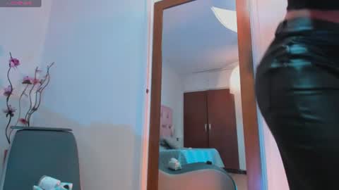 Snapshot of kamila_arias chatting on June 27, 2026, 1:17 pm online show from June 27, 2026, 1:17 pm