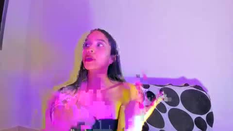 kamila online show from October 19, 2025, 6:03 am