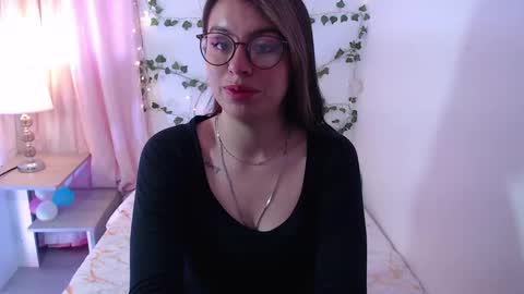 Snapshot of kamilew chatting on September 21, 2025, 12:07 pm kamilew online show from September 21, 2025, 12:07 pm