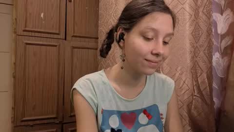 Mari  Simmons online show from November 4, 2025, 2:10 am