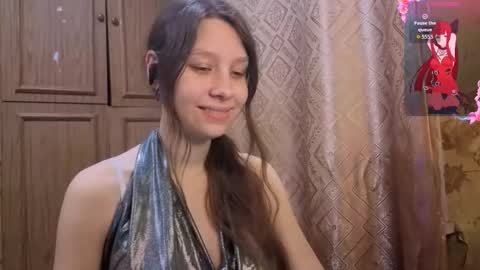 Mari  Simmons online show from December 3, 2025, 9:51 am