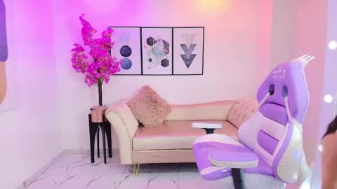 Kaori online show from November 27, 2025, 1:02 pm