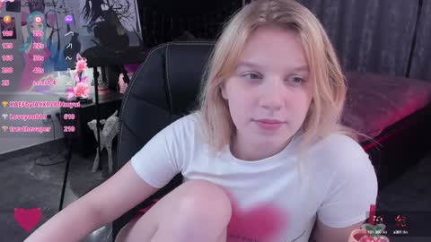 Snapshot of karambamoon chatting on January 15, 2025, 6:43 am Lera online show from January 15, 2025, 6:43 am