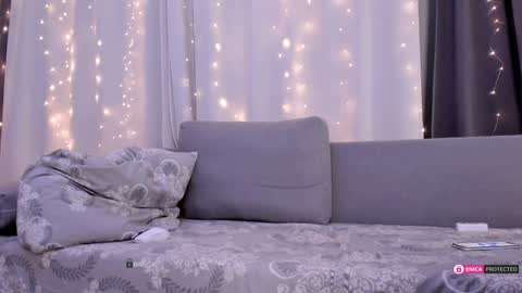 Julia online show from January 19, 2025, 1:43 am