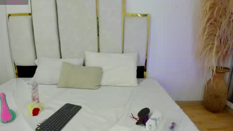 Karen  online show from April 8, 2026, 3:06 am