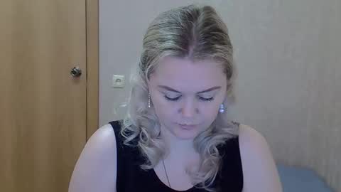 karennelsonx online show from March 31, 2026, 8:04 am