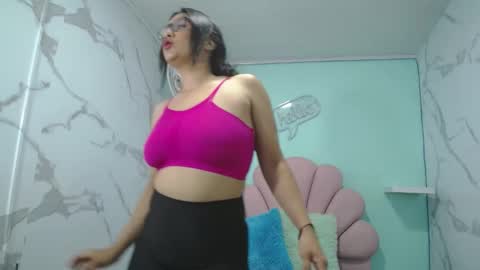 Snapshot of karime_sexygirl chatting on January 15, 2025, 11:53 am Karime online show from January 15, 2025, 11:53 am