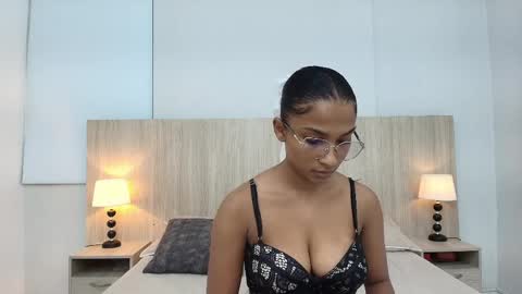 Snapshot of karina_calderon chatting on April 9, 2026, 11:48 am Karina Calderon online show from April 9, 2026, 11:48 am