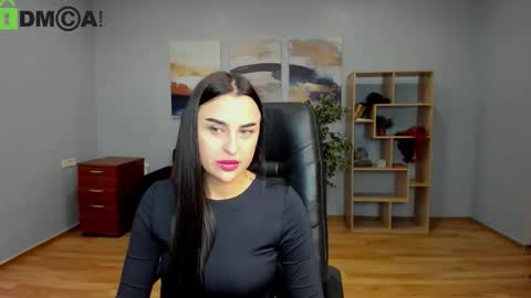 Karina Nolan online show from November 17, 2025, 7:36 am