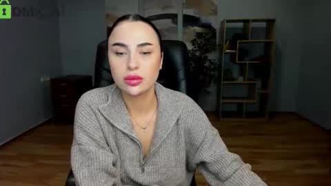 Karina Nolan online show from November 19, 2025, 6:46 am