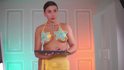 Karina online show from December 5, 2025, 9:40 am