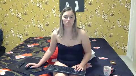 Snapshot of karla318103 chatting on December 22, 2024, 4:50 am Karla online show from December 22, 2024, 4:50 am