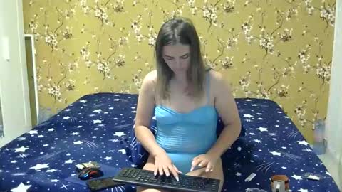 Snapshot of karla318103 chatting on September 10, 2025, 2:44 am Karla online show from September 10, 2025, 2:44 am