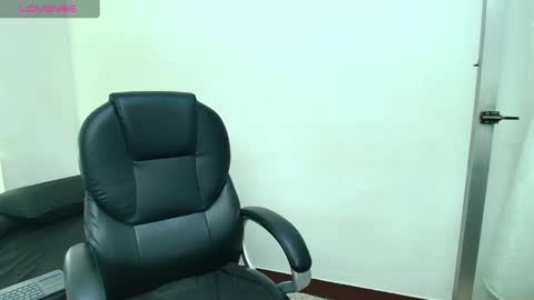 karla_hilton1 online show from October 6, 2025, 2:25 pm