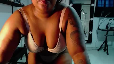 karlaluann online show from October 31, 2025, 11:44 am