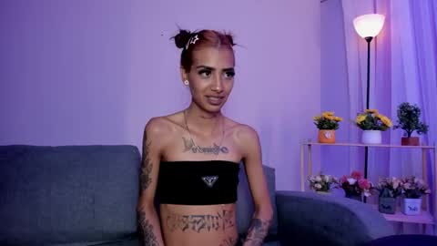 karlaslutskinny__ online show from November 15, 2025, 5:31 pm