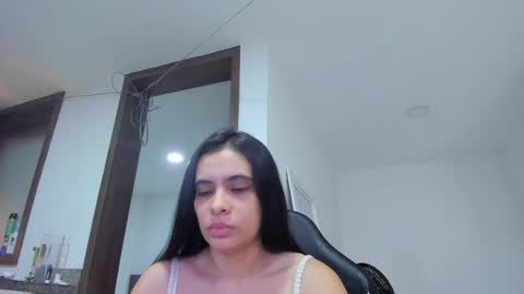 karlavx_01 online show from October 10, 2025, 10:20 pm
