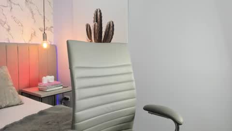 karlla_brown online show from October 10, 2025, 4:06 pm