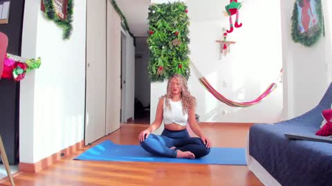 Karlye online show from December 17, 2024, 1:05 pm