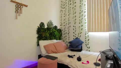 Karlye online show from March 10, 2025, 6:34 pm