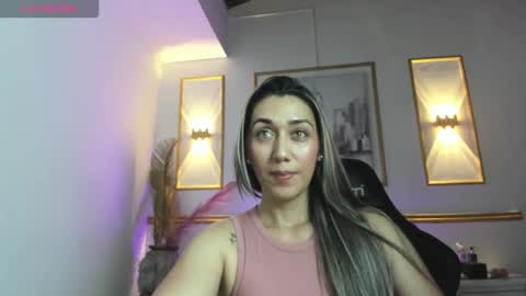 karlyy_ online show from December 17, 2025, 7:09 pm