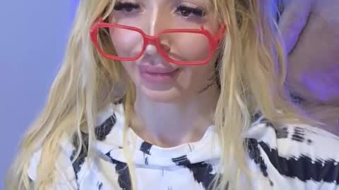 Julia online show from March 13, 2026, 1:18 pm