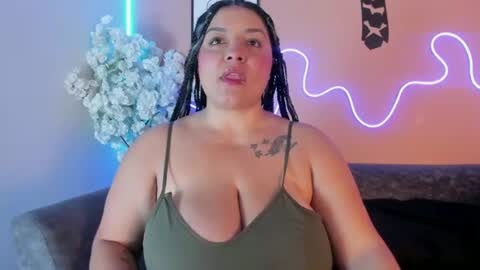 Snapshot of karo_linee chatting on July 2, 2026, 12:11 pm karo_linee online show from July 2, 2026, 12:11 pm
