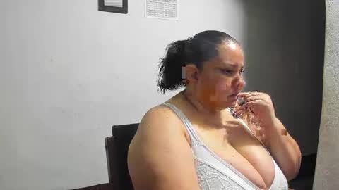 Karol online show from April 19, 2026, 3:06 am
