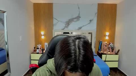 Karol and Luna online show from December 2, 2025, 8:04 pm