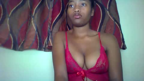 Snapshot of karoliee chatting on June 2, 2026, 8:27 am karoliee online show from June 2, 2026, 8:27 am