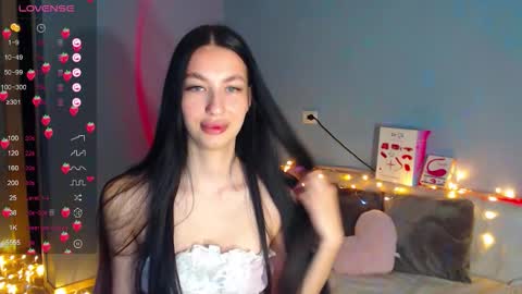 Kira online show from November 13, 2025, 2:43 am