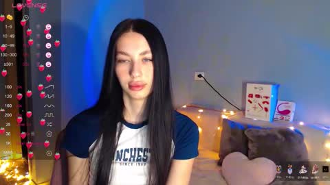 Kira online show from November 20, 2025, 2:23 am
