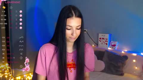 Kira online show from May 19, 2026, 1:56 am