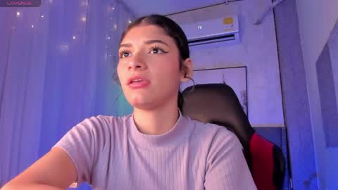 Snapshot of karolina_vince chatting on April 15, 2026, 6:59 pm Karo online show from April 15, 2026, 6:59 pm