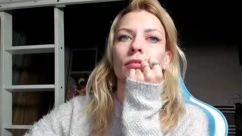 karoline121 online show from November 10, 2025, 9:47 pm