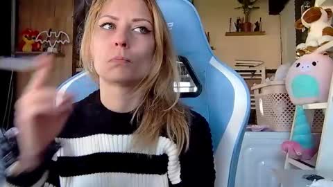 karoline121 online show from March 9, 2026, 9:02 am