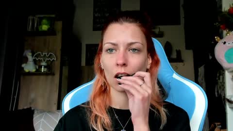 karoline121 online show from April 29, 2026, 5:00 am