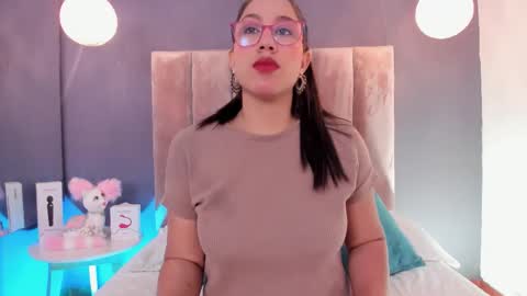Karoline  online show from September 16, 2025, 12:17 pm