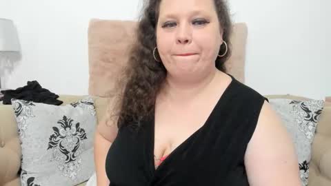 Snapshot of karolinejoyy chatting on February 19, 2026, 11:01 pm KarolineJoyy online show from February 19, 2026, 11:01 pm