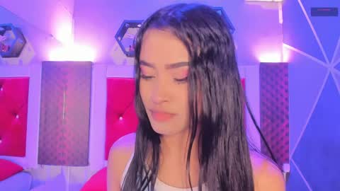 Snapshot of karoll014 chatting on April 21, 2026, 12:11 pm Karol online show from April 21, 2026, 12:11 pm