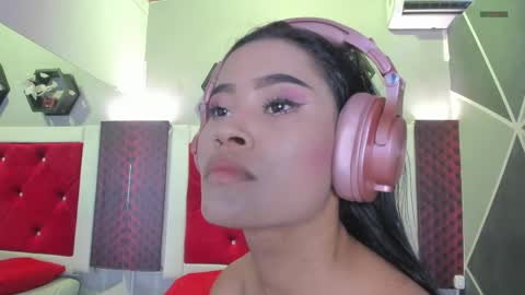 Snapshot of karoll014 chatting on April 27, 2026, 11:52 am Karol online show from April 27, 2026, 11:52 am