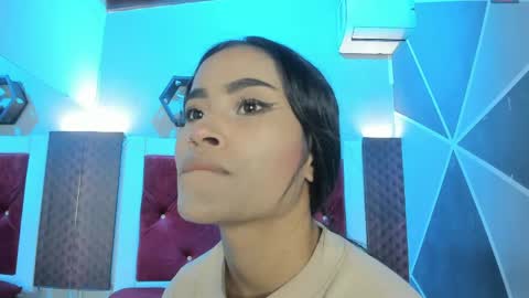 Snapshot of karoll014 chatting on May 11, 2026, 12:22 pm Karol online show from May 11, 2026, 12:22 pm