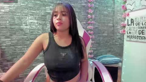 Snapshot of karoll__sex chatting on October 12, 2025, 1:21 pm KAROLL online show from October 12, 2025, 1:21 pm