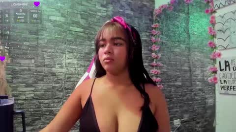 Snapshot of karoll__sex chatting on October 18, 2025, 12:28 pm KAROLL online show from October 18, 2025, 12:28 pm