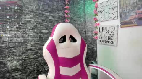 Snapshot of karoll__sex chatting on October 25, 2025, 12:34 pm KAROLL online show from October 25, 2025, 12:34 pm