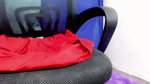 Snapshot of karoll_scoott chatting on February 4, 2025, 10:45 pm karol online show from February 4, 2025, 10:45 pm